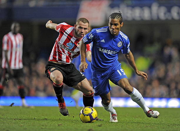 例尤为引人 例尤为引人