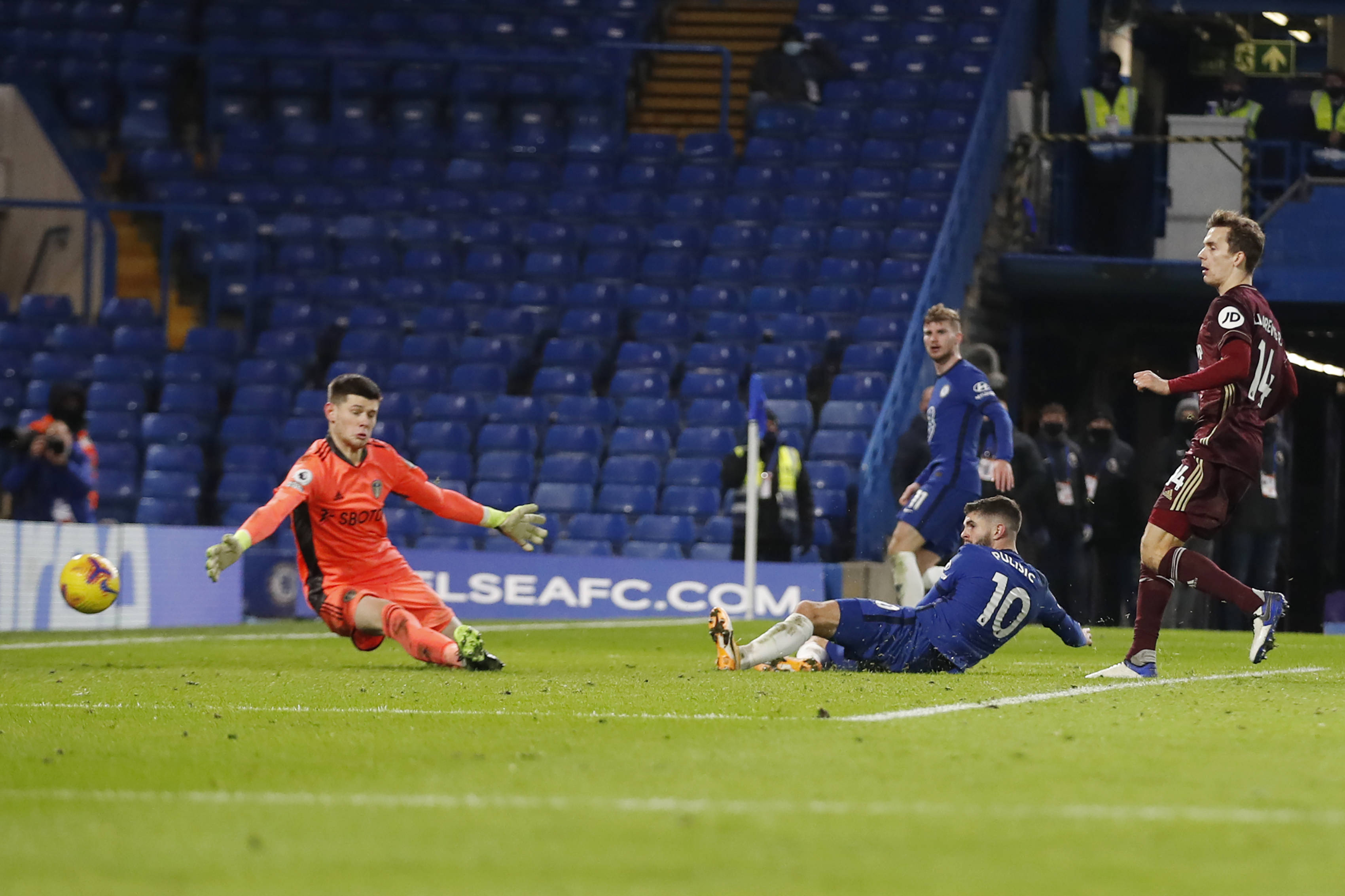 综述丨持续施压！美国向拉美国家暴力遣返大批移民.